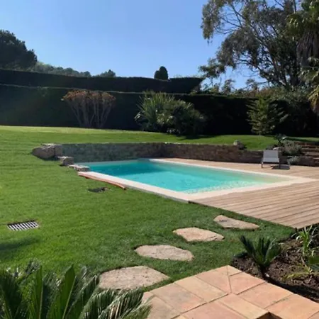 Fanny A La Villa Saint-Tropez